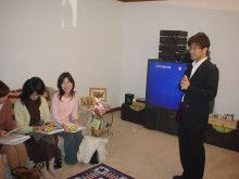 ☆-しっかりとスーツを着込んで説明をしていた山口社長